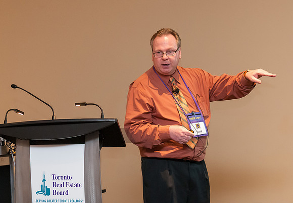 1877_RealtorQuest_AGM_2016__DSC3883_