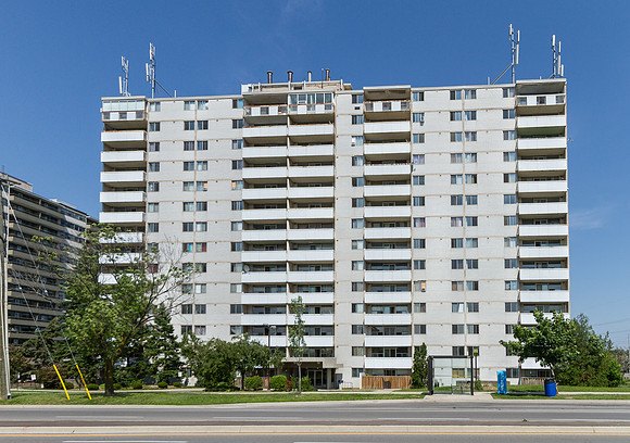 221 Glenridge Ave_St_Catharines_01
