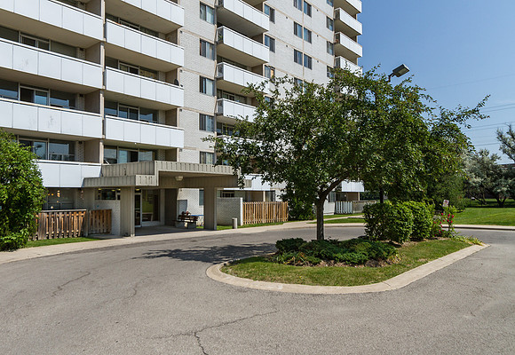 221 Glenridge Ave_St_Catharines_02