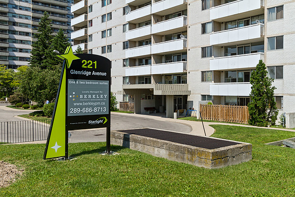 221 Glenridge Ave_St_Catharines_03