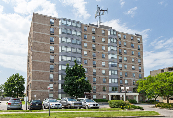 76 Roehampton Ave_St_Catharines_01
