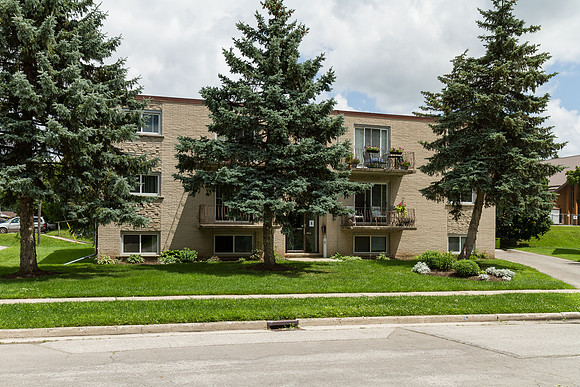 7-11 Manhattan Ct_Guelph_01