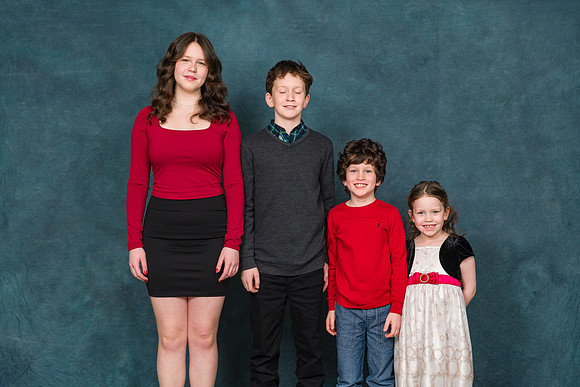 Cowan Family Christmas Portraits 2023-0268GP