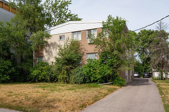 01_23 Greenbriar Rd front_