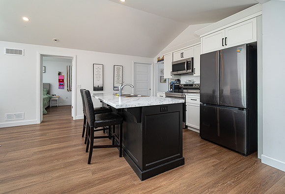 812080 Baseline Rd_09